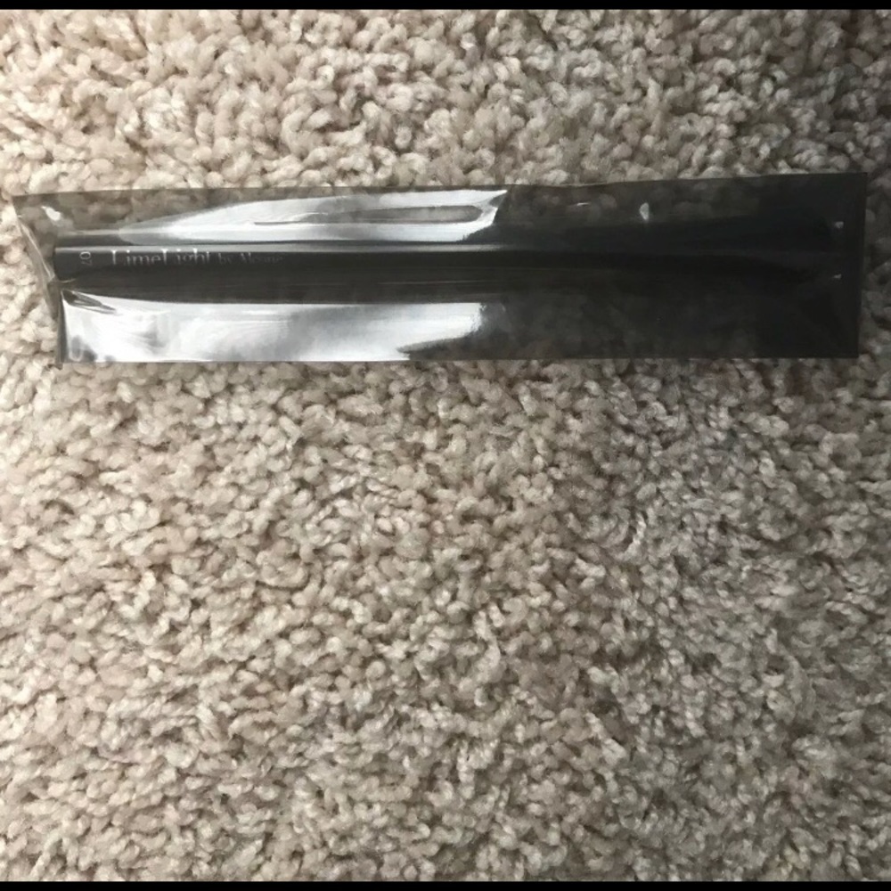 Limelight by Alcone Brush #7